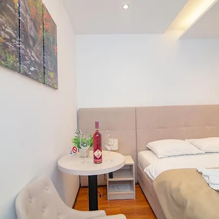 One Luxury Akustik * Zlatibor